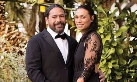 How is Theodora Holmes and Troy Polamalu's Married Life?